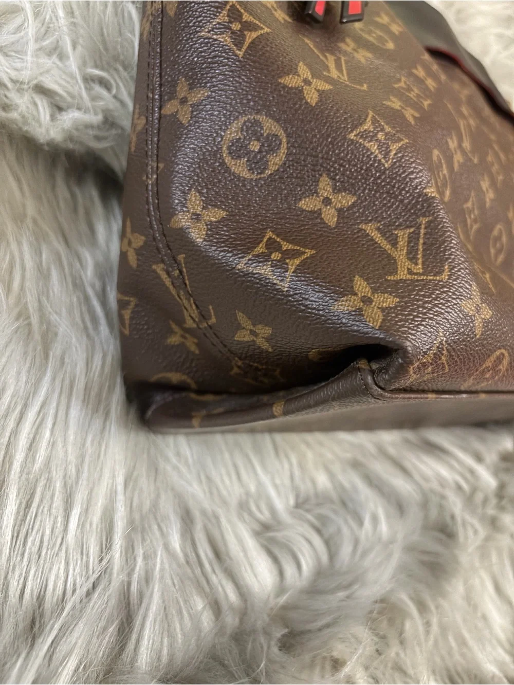 Louis Vuitton Tuileries Hobo Handbag